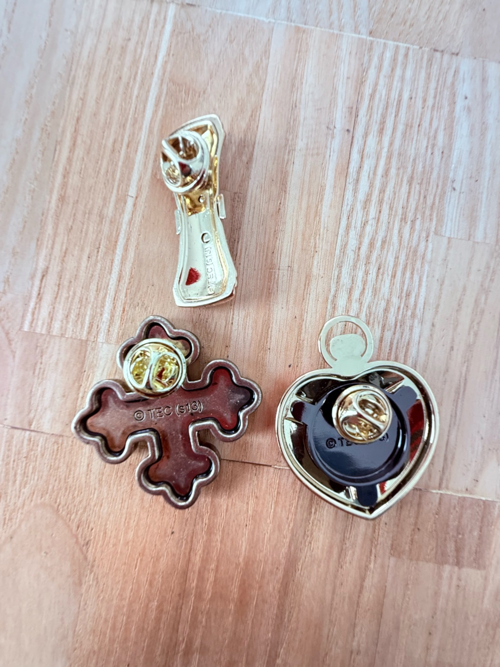 The Wizard of Oz 3 Pin 75th Anniversary Courage Heart Diploma Set - Picture 2 of 5